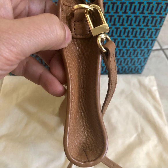 ***SOLD*** Tory Burch Robinson Pebbled Wallet - Picture 4 of 5